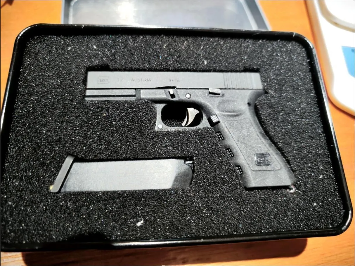 1:3 Detachable Pistol Model Glock 17 Keyring 丨